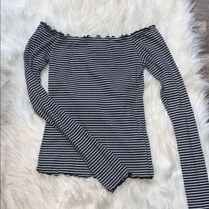 Off the shoulder long sleeves!!